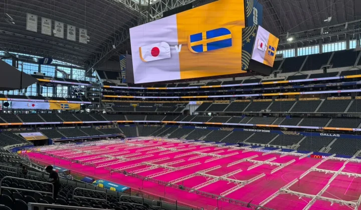 Gramado de estádio em Dallas ganha cor rosa para recuperação antes de jogo da Copa do Mundo