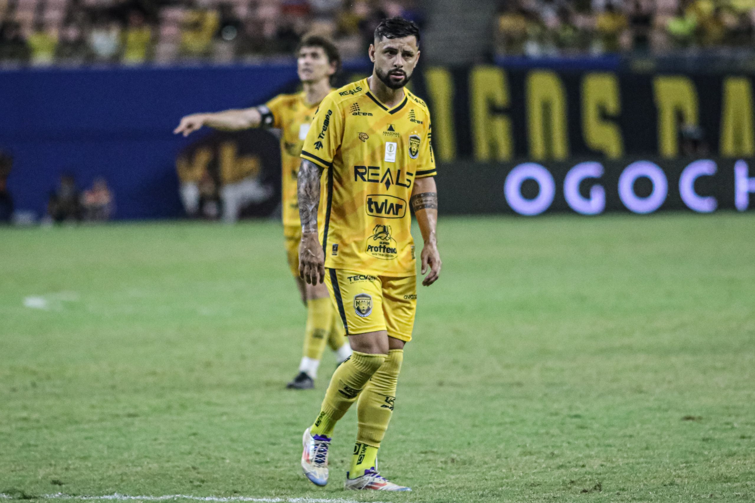Jorge Jiménez, volante paraguaio, em campo pelo Amazonas FC
