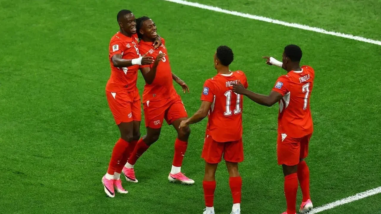 Suíça avança às oitavas com atuação de gala de Manzambi, elogiado pela imprensa internacional