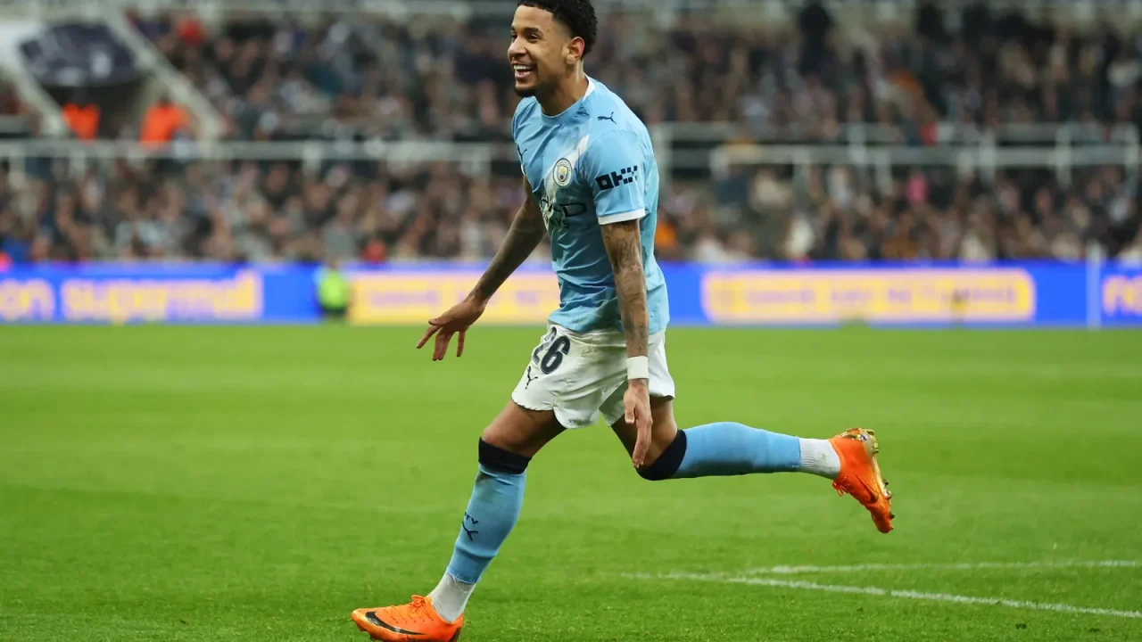 Tottenham segue interessado em Savinho, mas negociação com Manchester City esfria