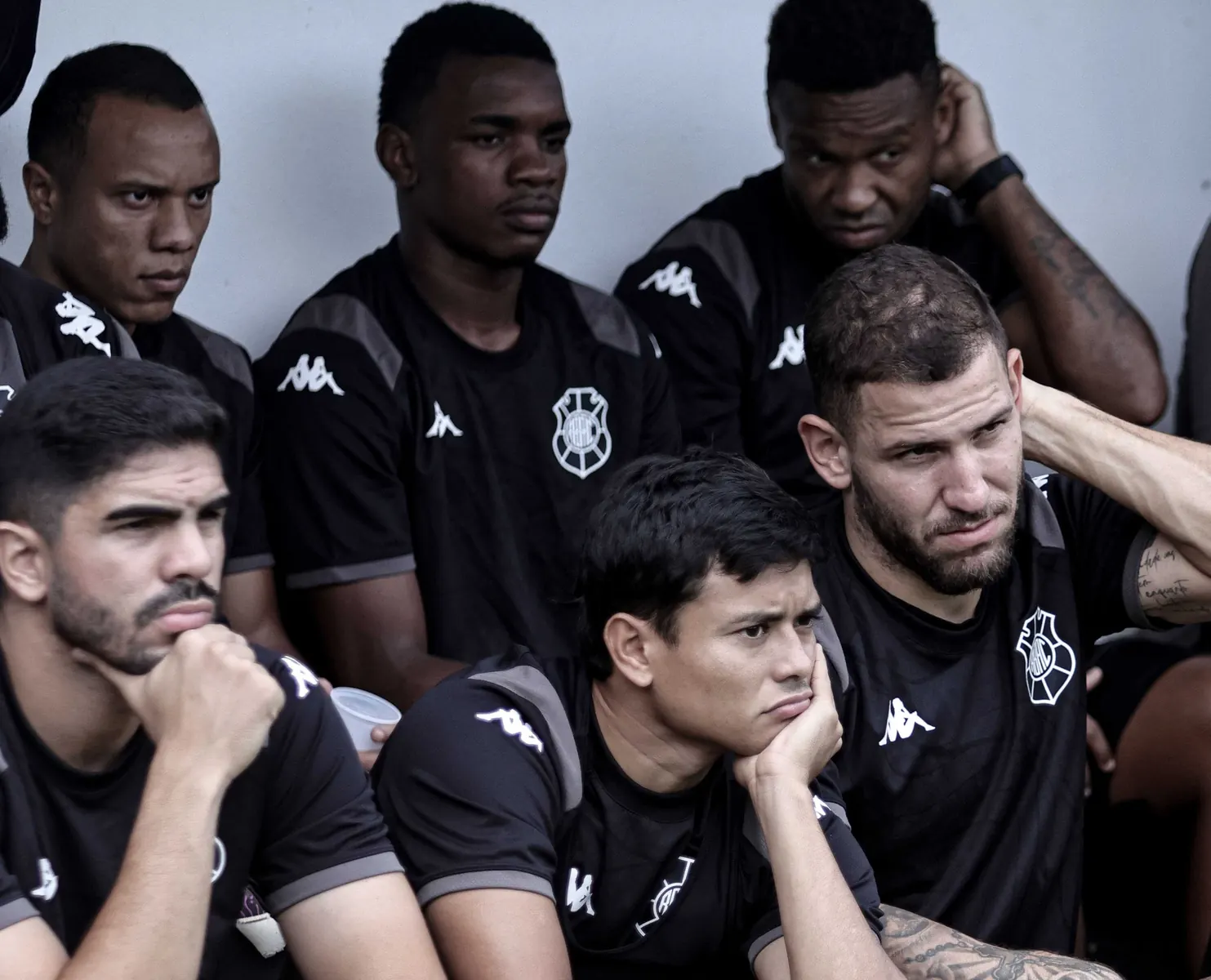 Jogadores do Rio Branco-ES em campo durante partida.