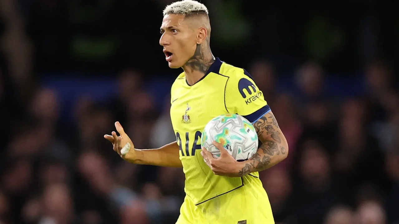 Juventus considera Richarlison como opção para o ataque, segundo jornal italiano