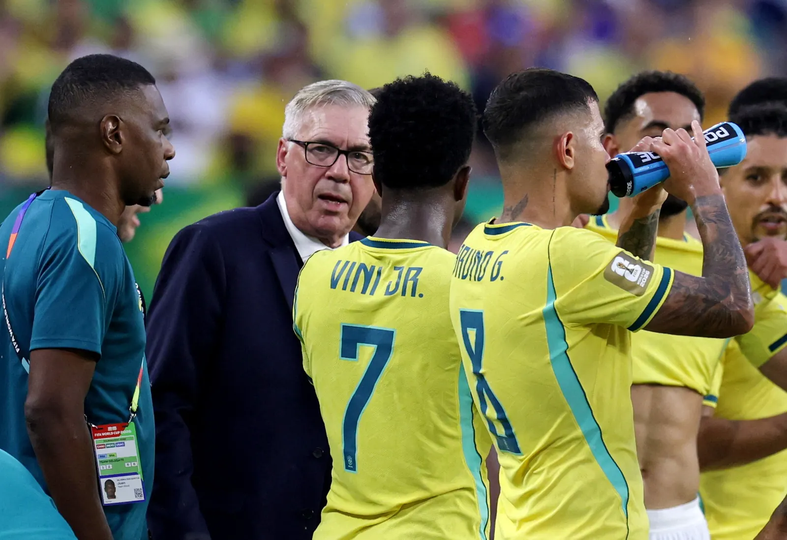Jogador da seleção brasileira em ação durante uma partida da Copa do Mundo.
