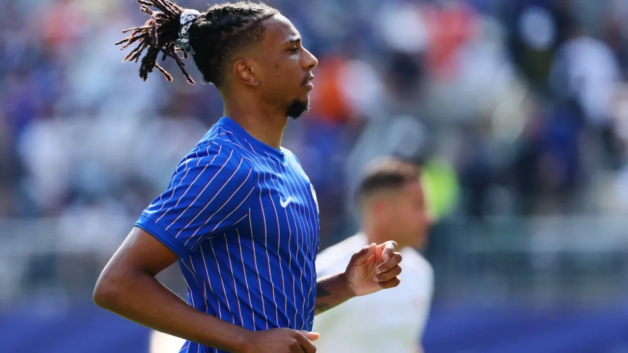 Michael Olise: França minimiza comparações com Zidane e elogia jogador “fora do padrão