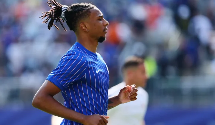 Michael Olise: França minimiza comparações com Zidane e elogia jogador “fora do padrão