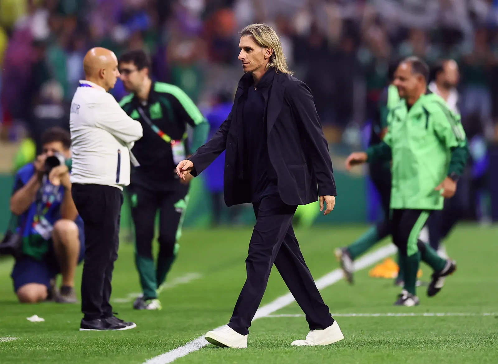 Sebastián Beccacece, técnico da seleção equatoriana de futebol, em campo.