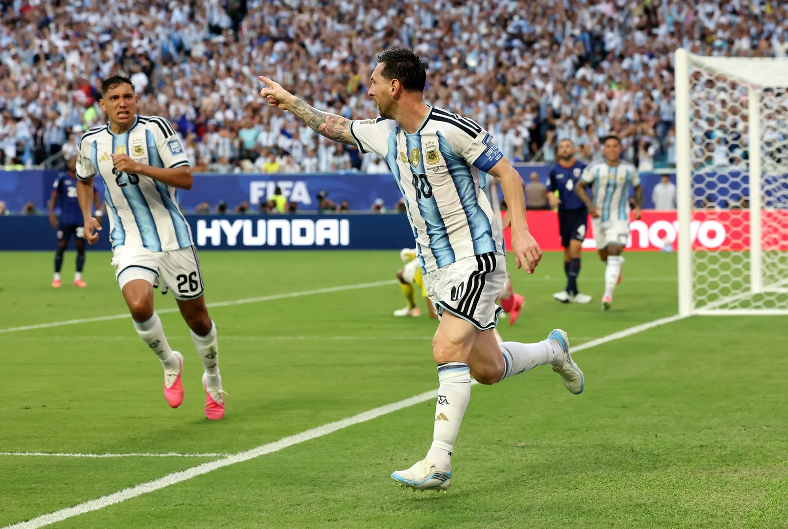 Jogador Lionel Messi comemorando um gol na Copa do Mundo 2026