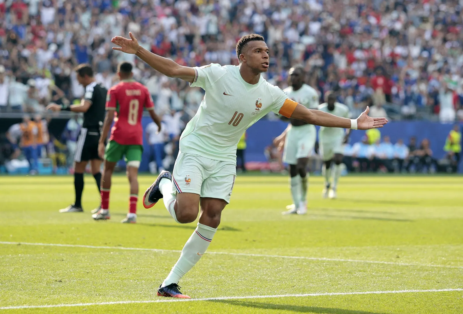 Jogador Kylian Mbappé comemora gol pela seleção francesa na Copa do Mundo 2026