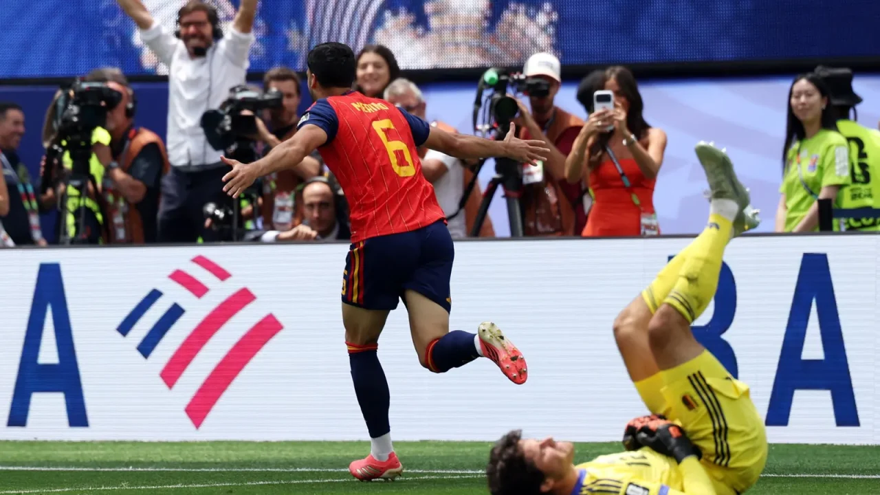 A seleção espanhola garantiu sua vaga nas semifinais da Copa do Mundo de 2026 após uma vitória suada por 2 a 1 sobre a Bélgica, em partida r