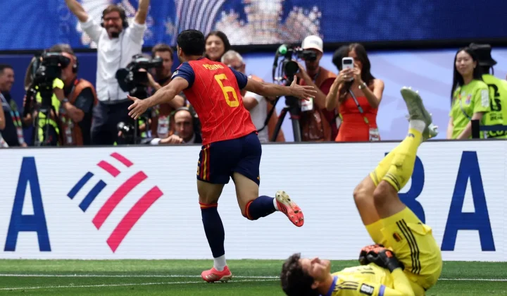 A seleção espanhola garantiu sua vaga nas semifinais da Copa do Mundo de 2026 após uma vitória suada por 2 a 1 sobre a Bélgica, em partida r