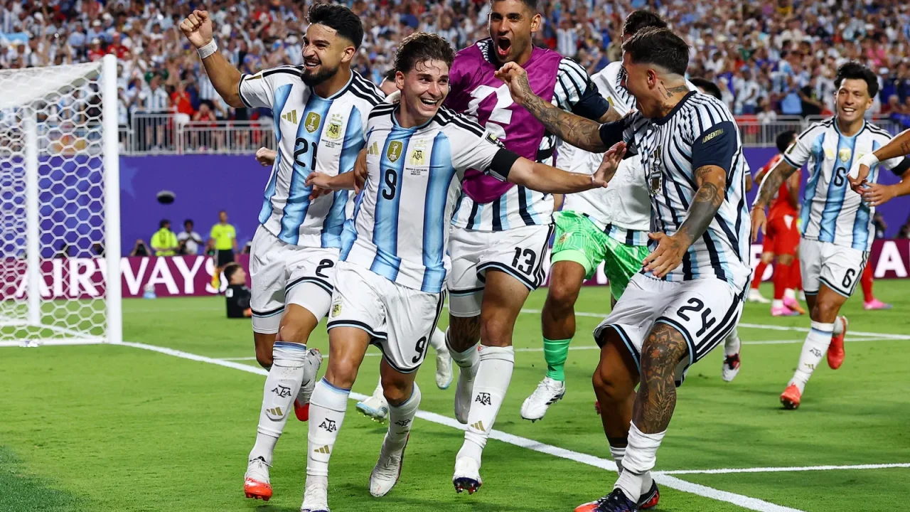 Argentina mantém drama, mas avança na Copa do Mundo