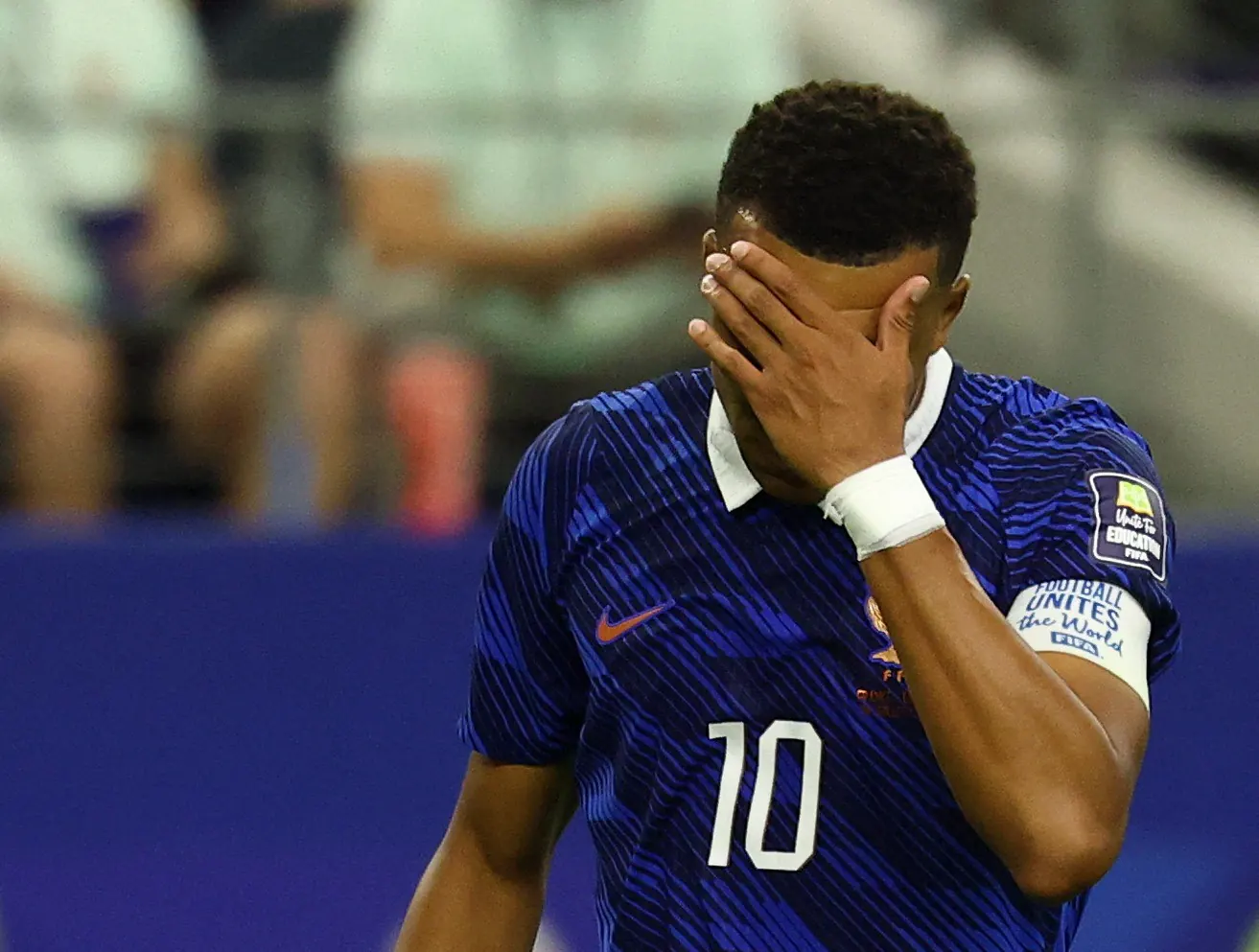 Jogador Kylian Mbappé da seleção francesa em ação durante a partida da semifinal da Copa do Mundo contra a Espanha.