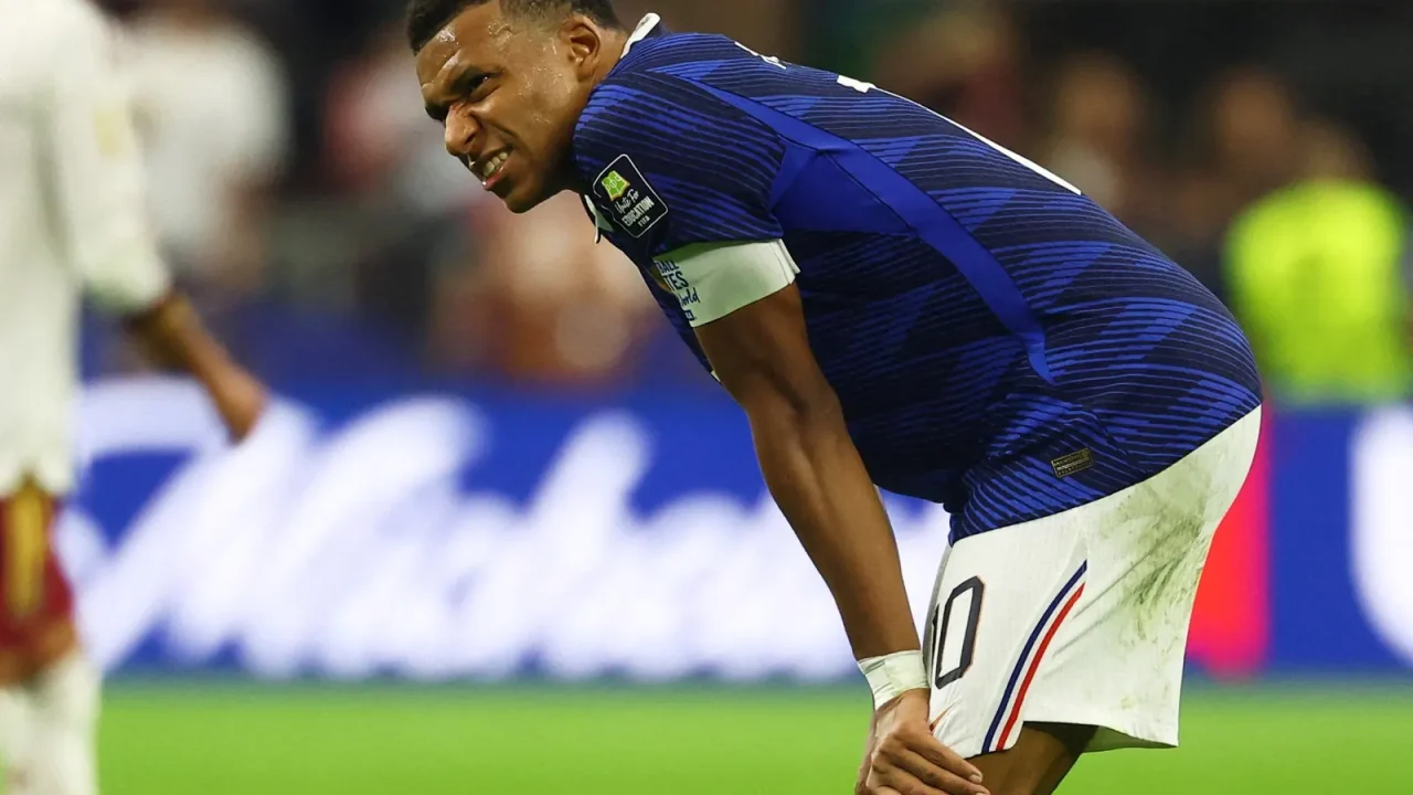 Mbappé lidera ranking da Fifa mesmo com eliminação; Messi sobe para segundo