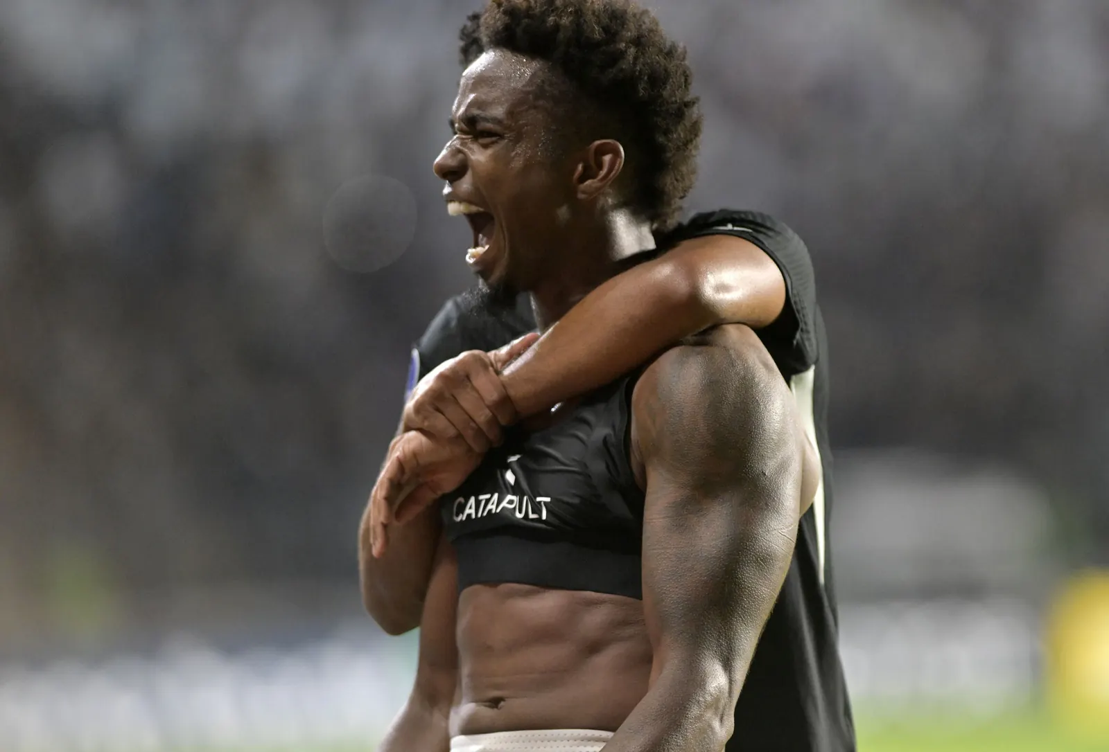 Jogador Thiago Mendes, do Vasco, comemora gol marcado contra o Independiente Medellín, em partida válida pela Copa Sul-Americana, no estádio de São Januário, no Rio de Janeiro.