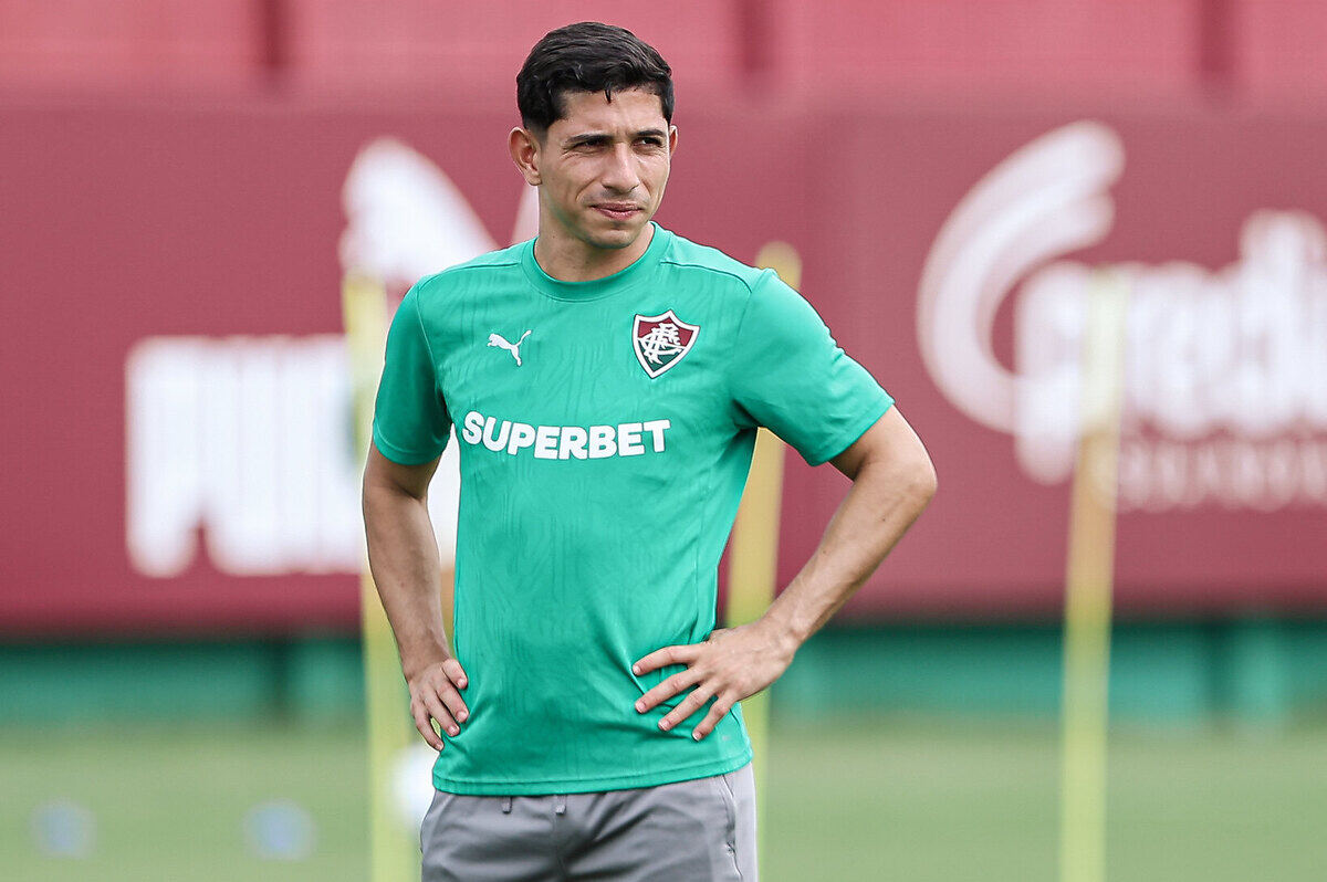 Savarino, do Fluminense, durante treino no CT Carlos Castilho, em foto de Lucas Merçon