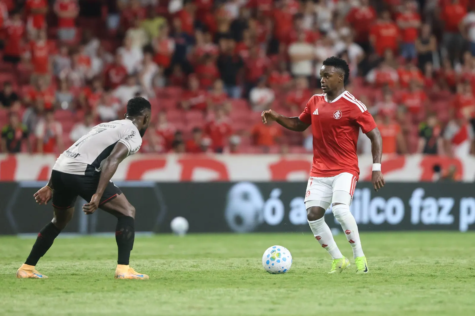 Elenco do Internacional em treino antes da partida contra o Athletico-PR pelo returno do Brasileirão 2026