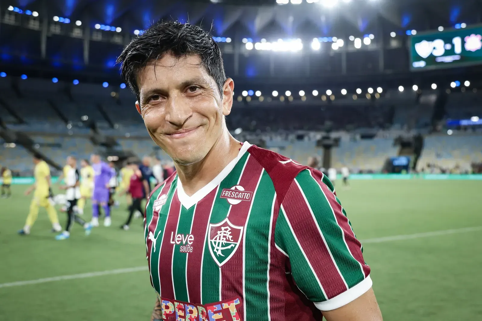 Germán Cano, atacante do Fluminense, comemora um gol em partida de futebol.