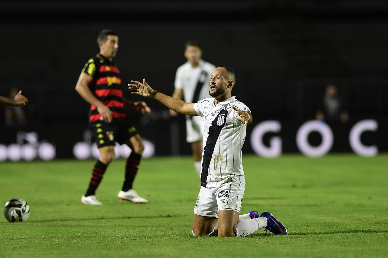 Jogadores da Ponte Preta em treinamento, simbolizando a possibilidade de transformação em SAF.