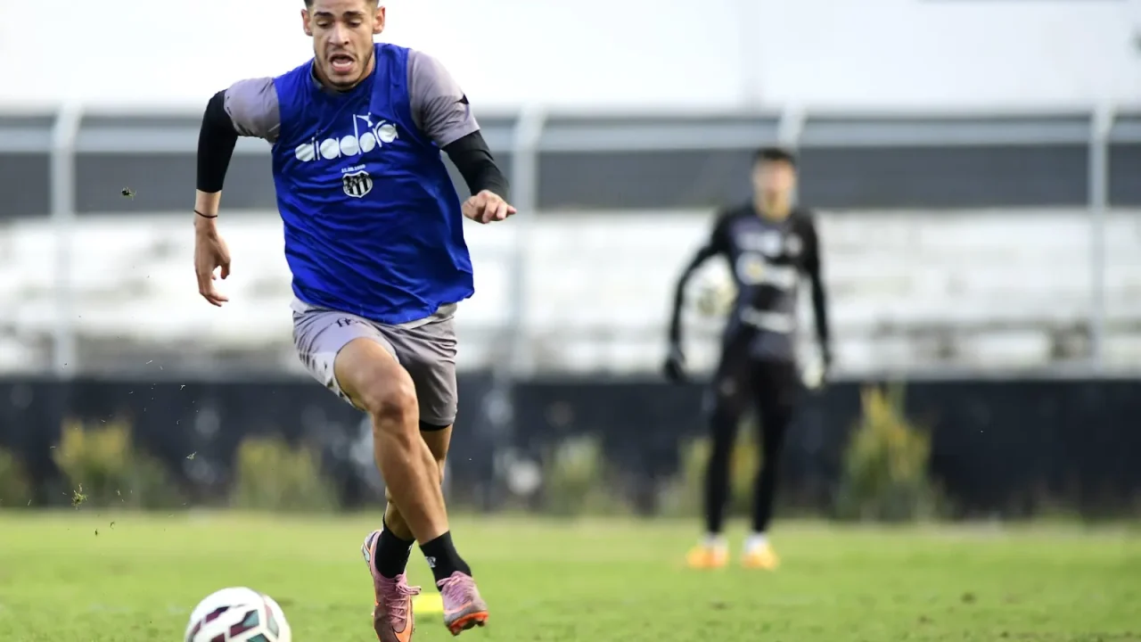Lateral Lucas Justen é devolvido à Fluminense em meio à crise na Ponte Preta