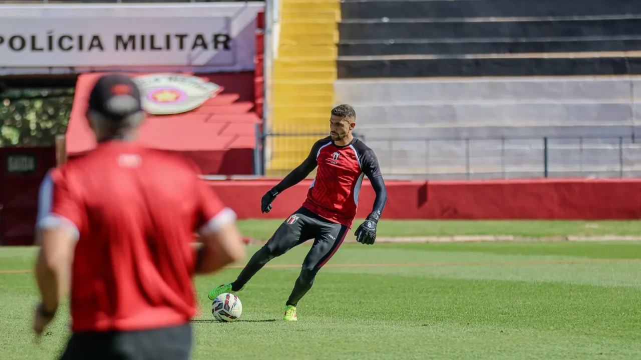 Victor Souza destaca melhora defensiva do Botafogo-SP na Série B e mira consistência