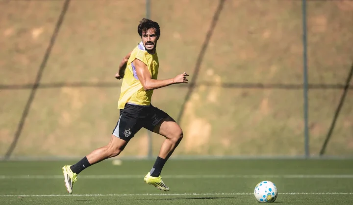 Igor Gomes é o único jogador do Atlético-MG liberado para pré-contrato; futuro indefinido