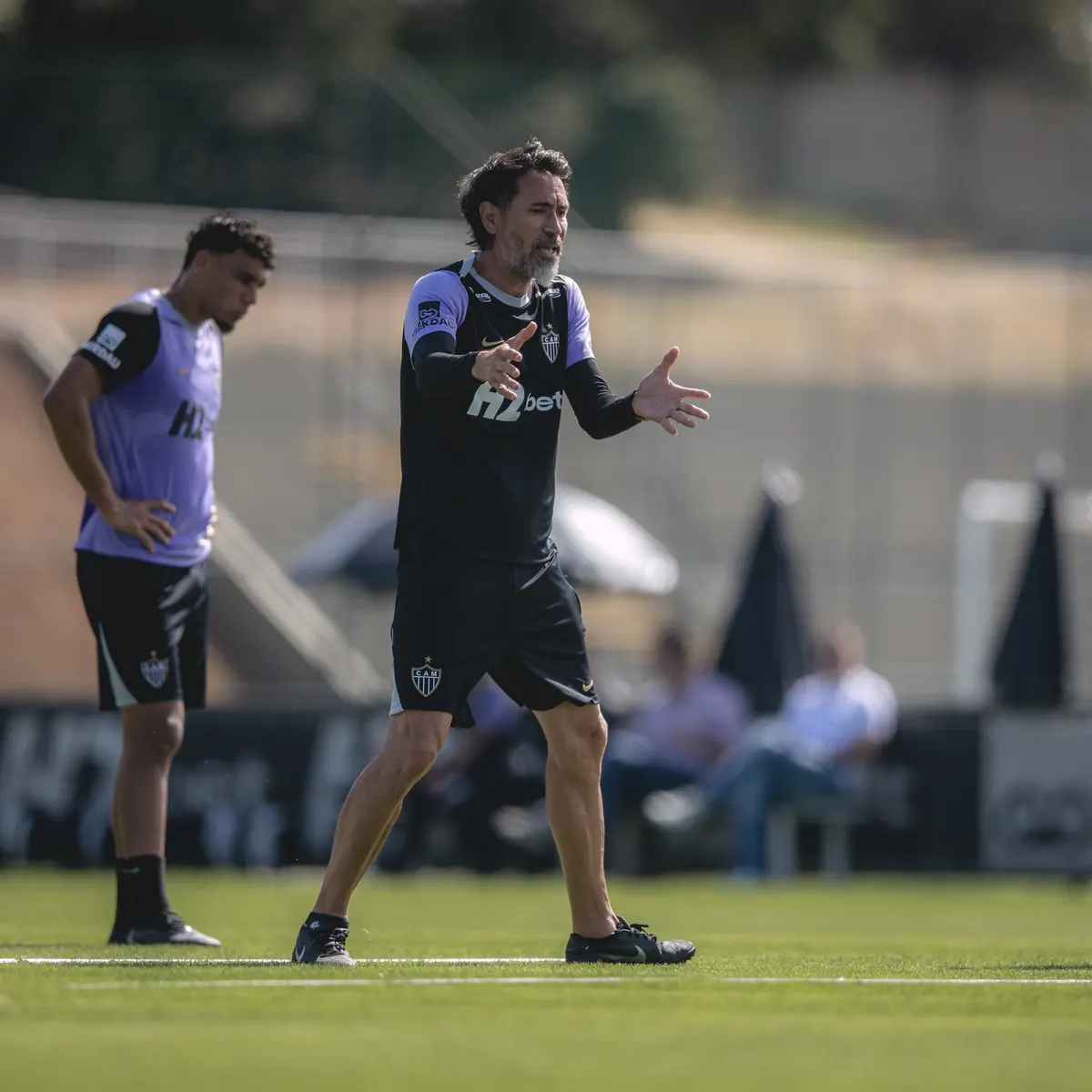 Jogadores do Atlético-MG em treinamento no centro de treinamento do clube.