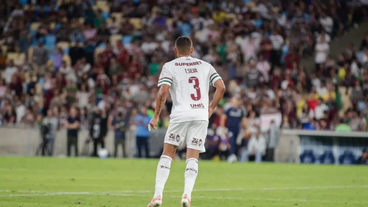 Thiago Silva celebra retorno ao Fluminense com mensagem de foco