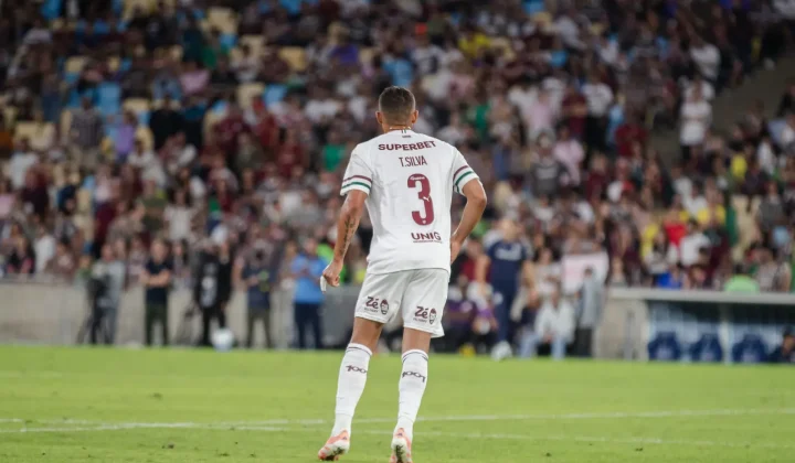 Thiago Silva celebra retorno ao Fluminense com mensagem de foco