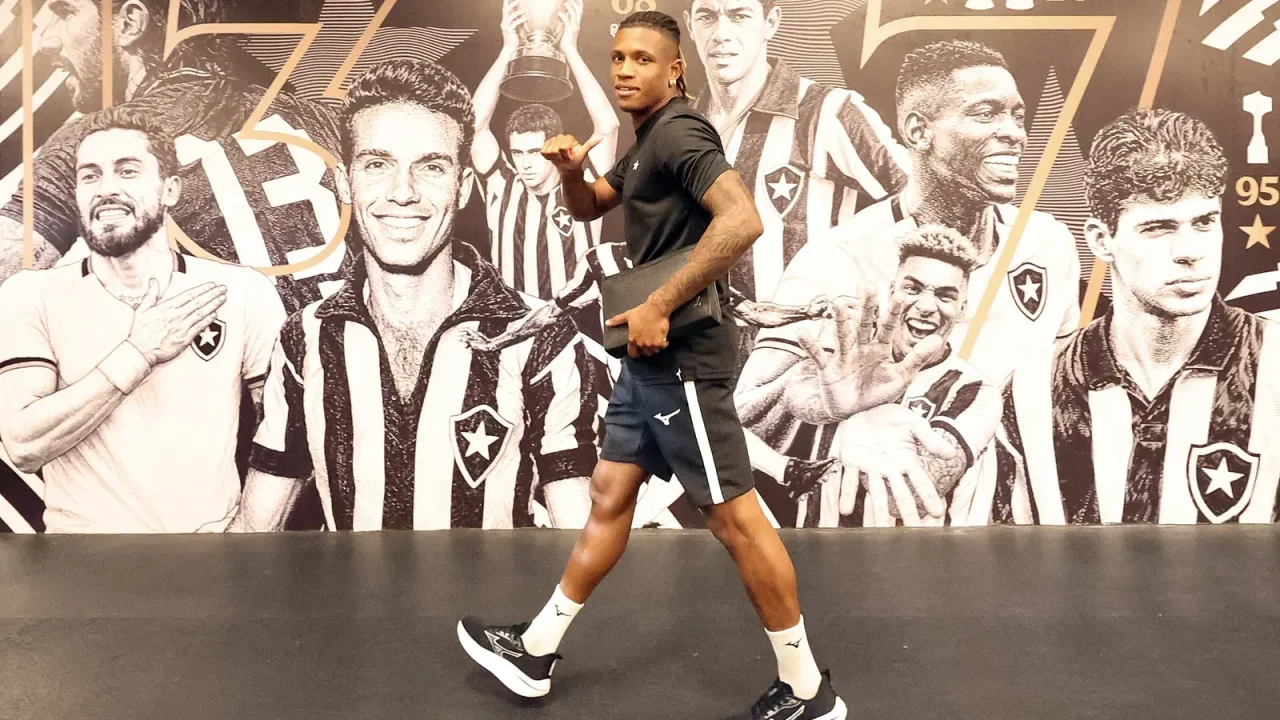 Botafogo tenta envolver Danilo em troca por Luiz Henrique e clima esquenta nos bastidores