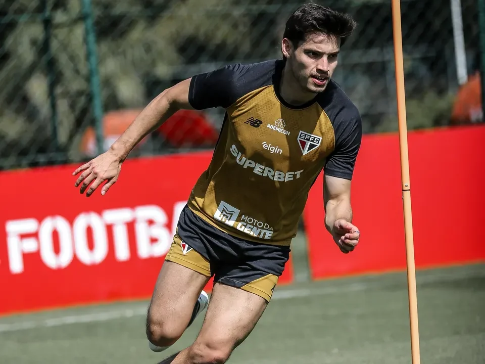 Bobadilla volta a treinar no São Paulo, mas ainda não está liberado pelo DM