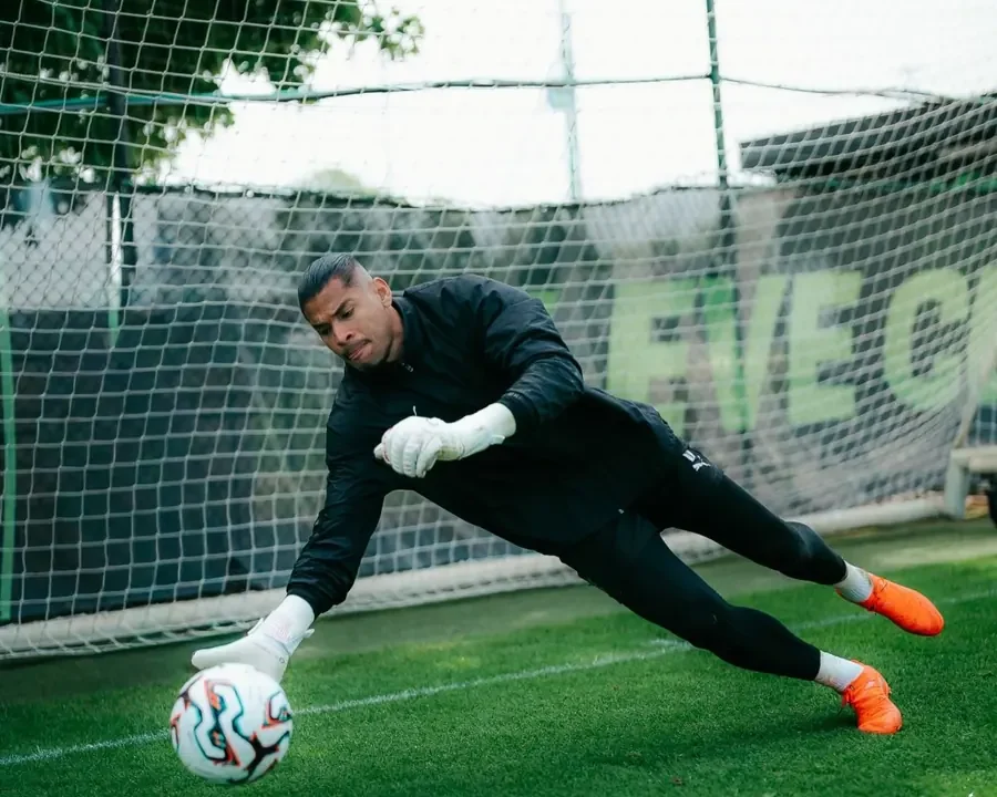 Botafogo anuncia contratação do goleiro Warleson, com trajetória na Bélgica