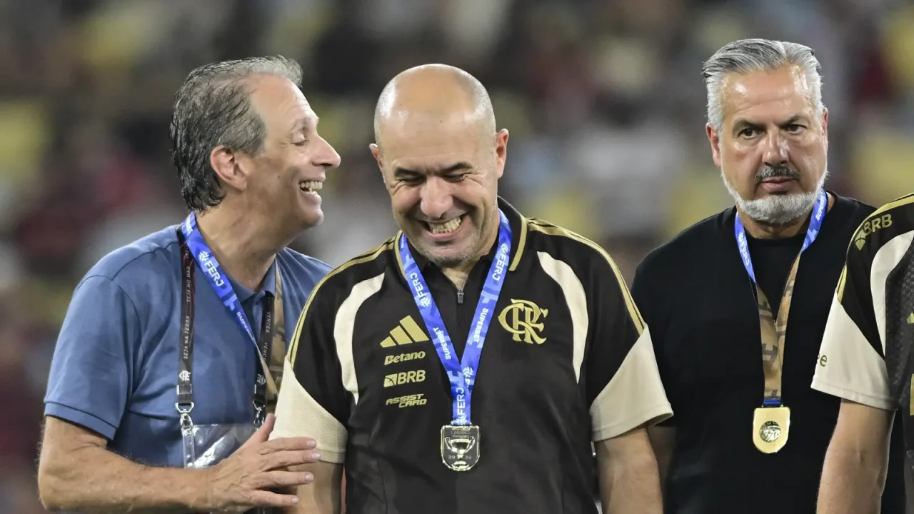 Flamengo foca em três reforços na janela: Almada, jovem promessa e mistério