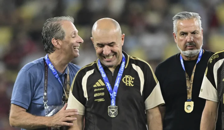 Flamengo foca em três reforços na janela: Almada, jovem promessa e mistério