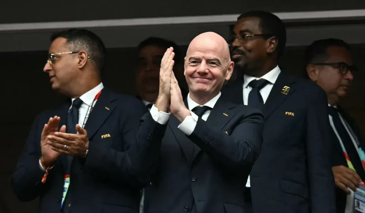 Gianni Infantino condena declarações racistas contra Kylian Mbappé