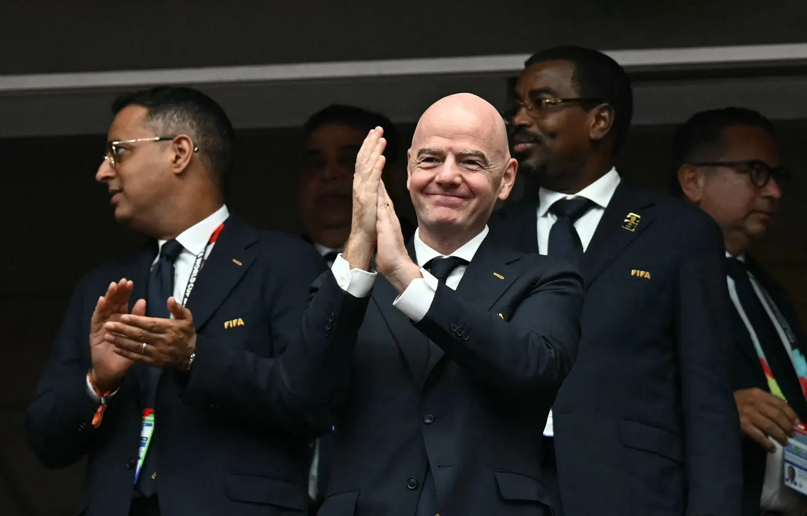 Jogador Kylian Mbappé comemorando um gol pela seleção francesa.