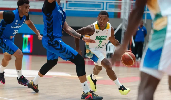 A Seleção Brasileira masculina de basquete deu mais um passo importante em direção à Copa do Mundo de Basquete de 2027 ao conquistar uma vit
