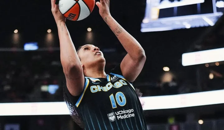 Kamilla Cardoso registra duplo-duplo em derrota do Chicago Sky na WNBA