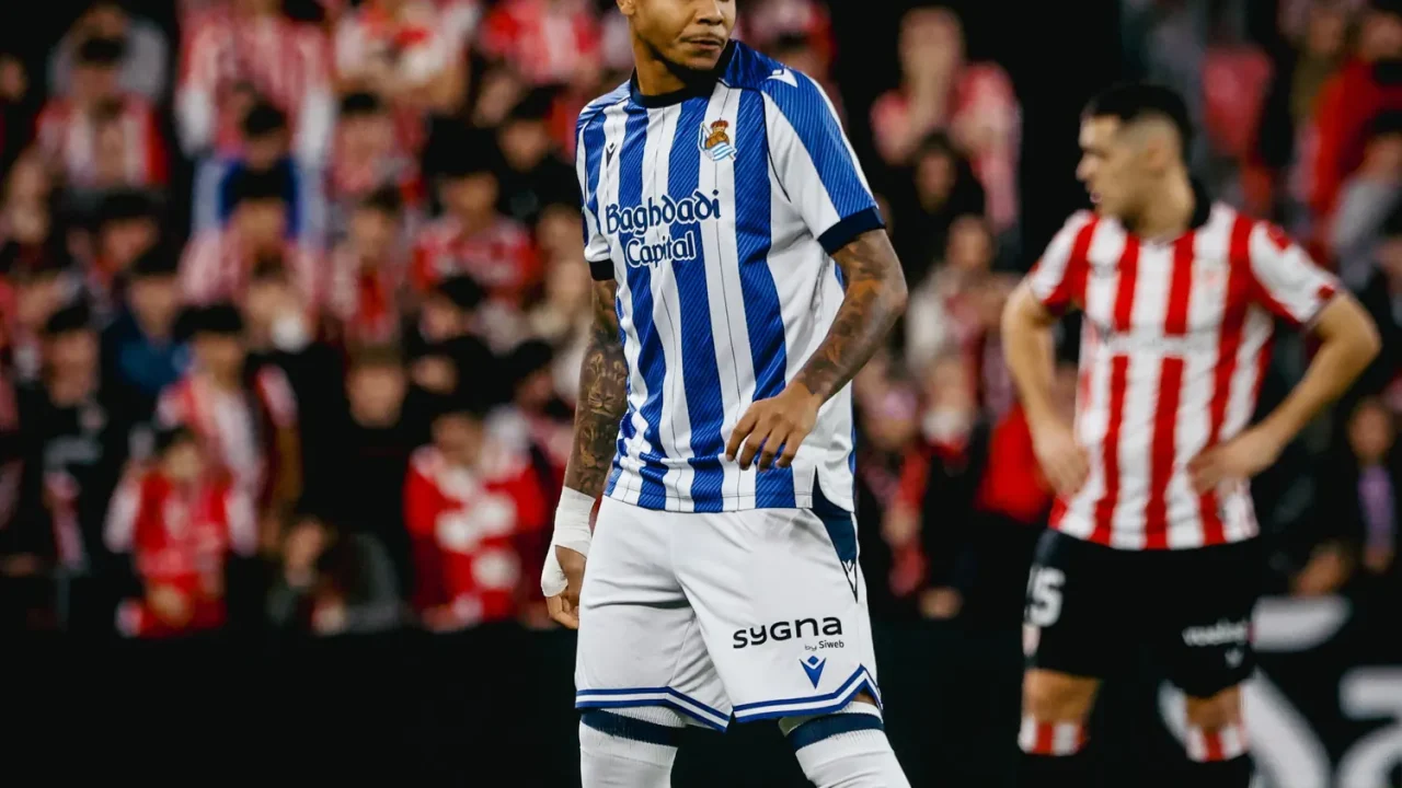 Corinthians avança por Wesley, mas dívida com Fifa é obstáculo para contratação