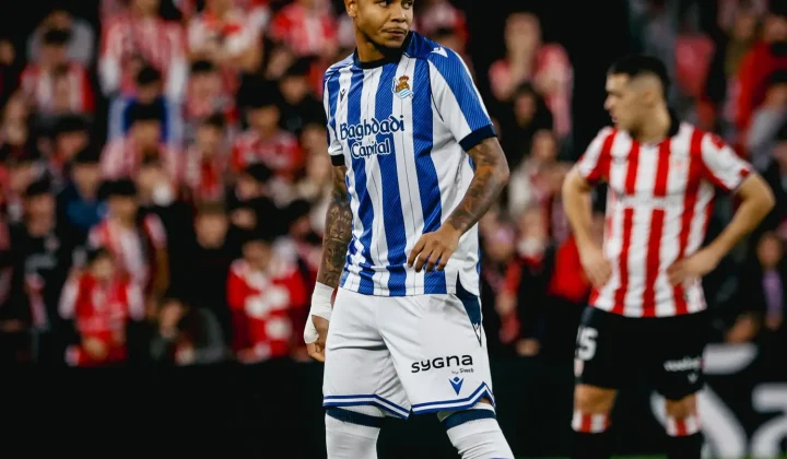 Corinthians avança por Wesley, mas dívida com Fifa é obstáculo para contratação