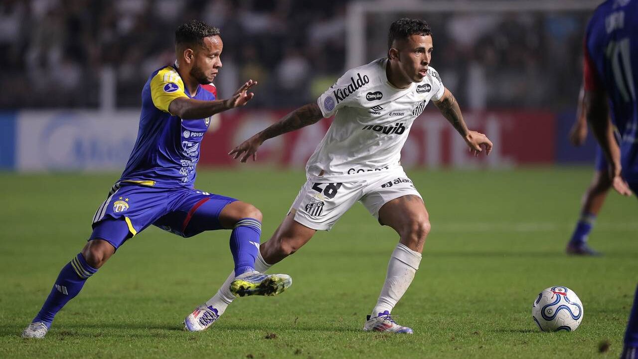 Santos iguala pior sequência defensiva do ano e liga alerta mesmo com classificação na Sul-Americana