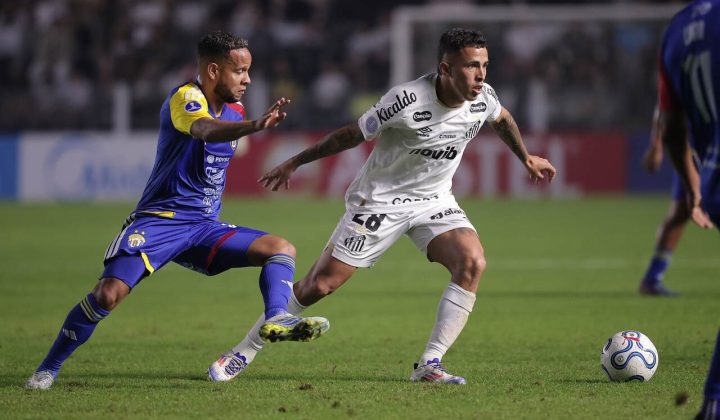 Santos iguala pior sequência defensiva do ano e liga alerta mesmo com classificação na Sul-Americana