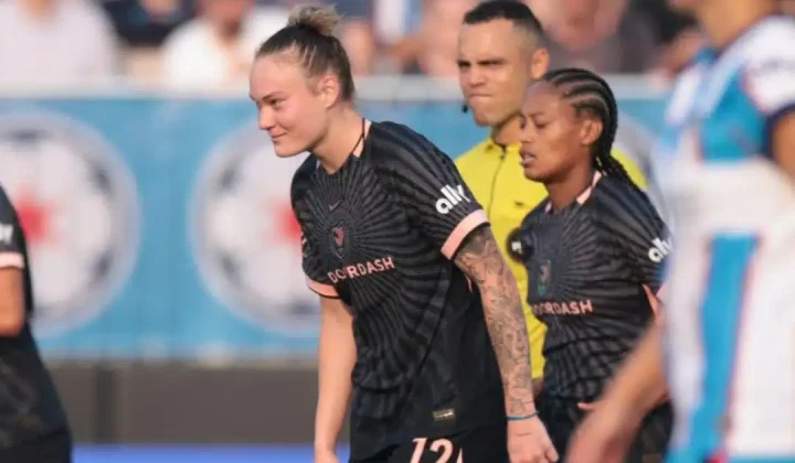 Maiara Niehues brilha na NWSL com quinto gol consecutivo e é eleita MVP