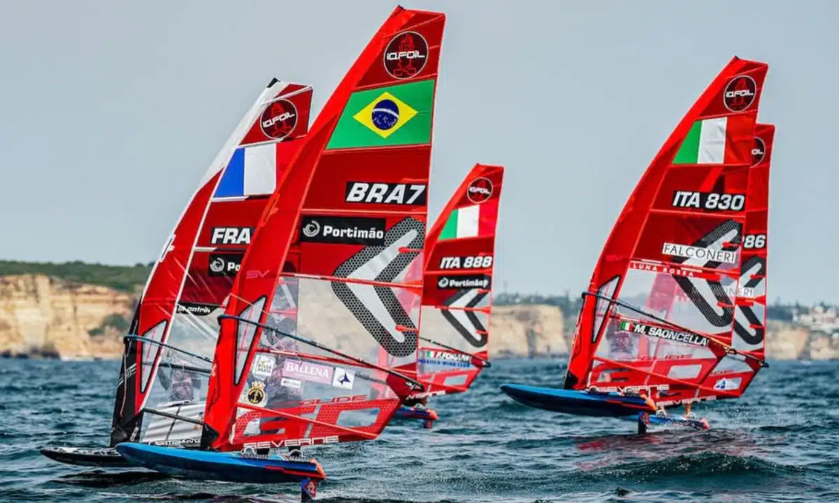 Mateus Isaac termina em 12º e Lucas Fonseca em 13º na Regata de Classes Olímpicas de Long Beach
