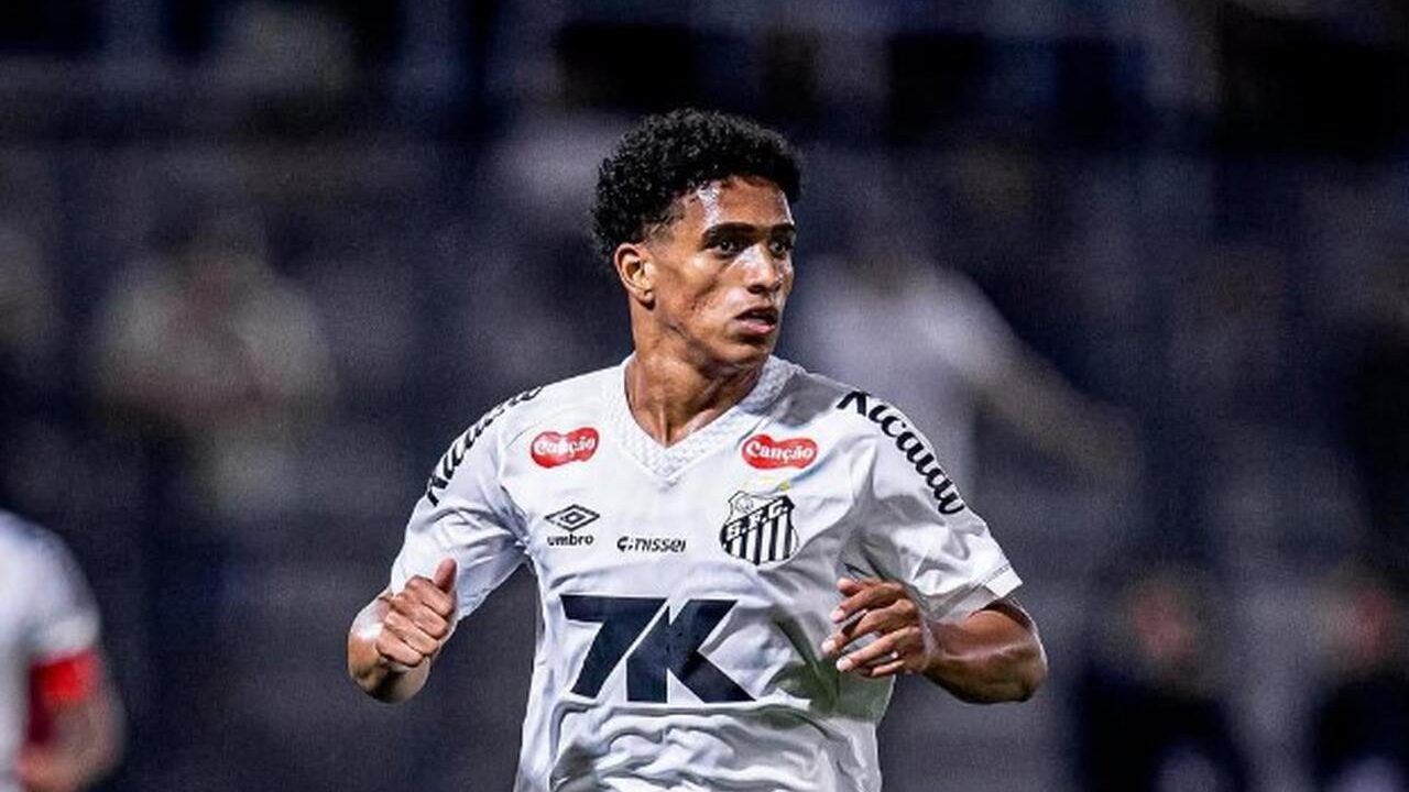 Santos pode faturar R$ 7 milhões com venda de João Victor ao Benfica; negociação pode aliviar transfer ban