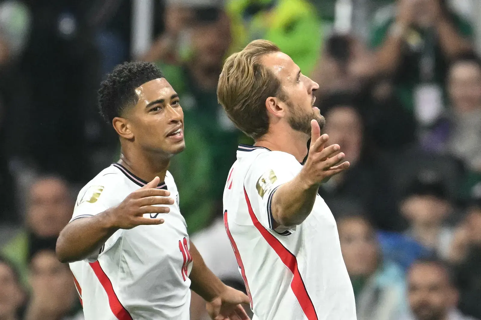 Jogadores da seleção da Noruega celebram um gol durante uma partida da Copa do Mundo de 2026.