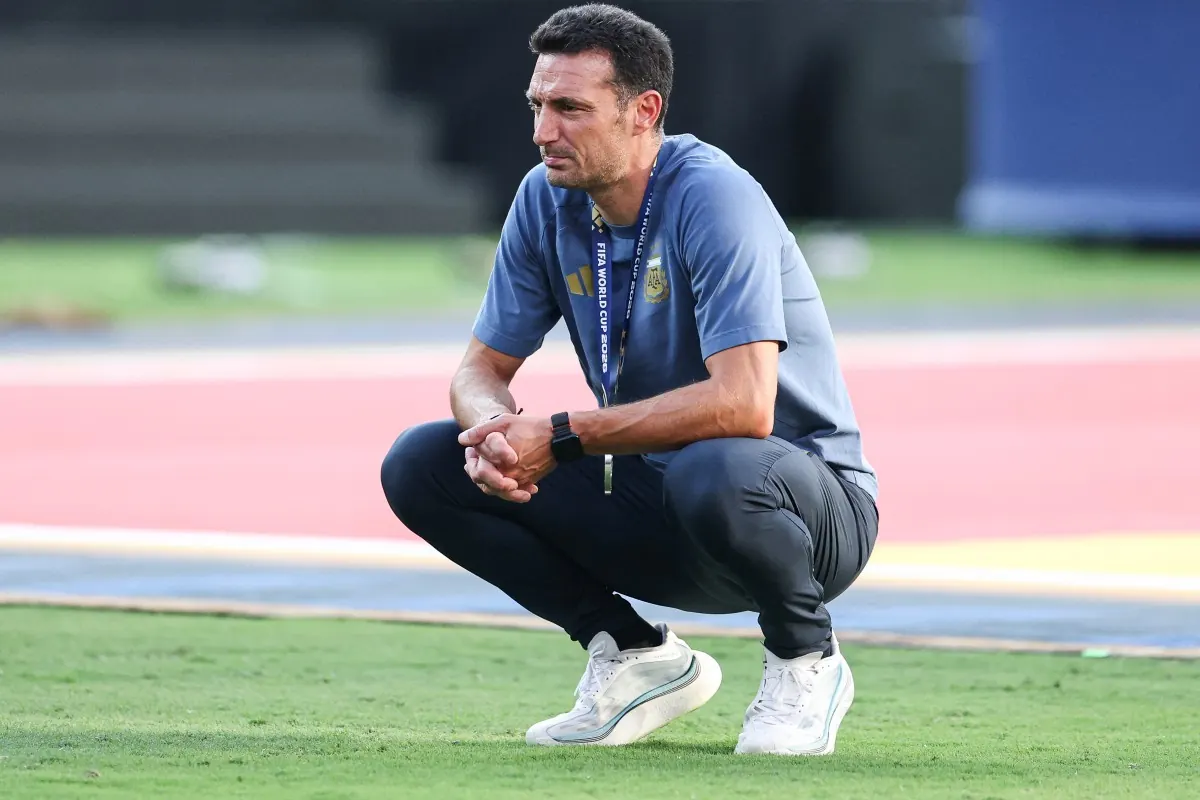 Lionel Scaloni, técnico da Argentina, lamenta o vice-campeonato na final da Copa do Mundo 2026 contra a Espanha