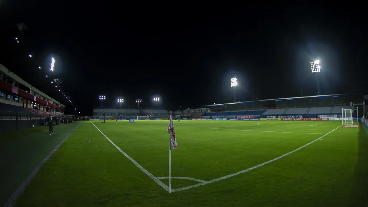 Bragantino x Sporting Cristal: onde assistir ao vivo, horário e escalações do playoff da Sul-Americana