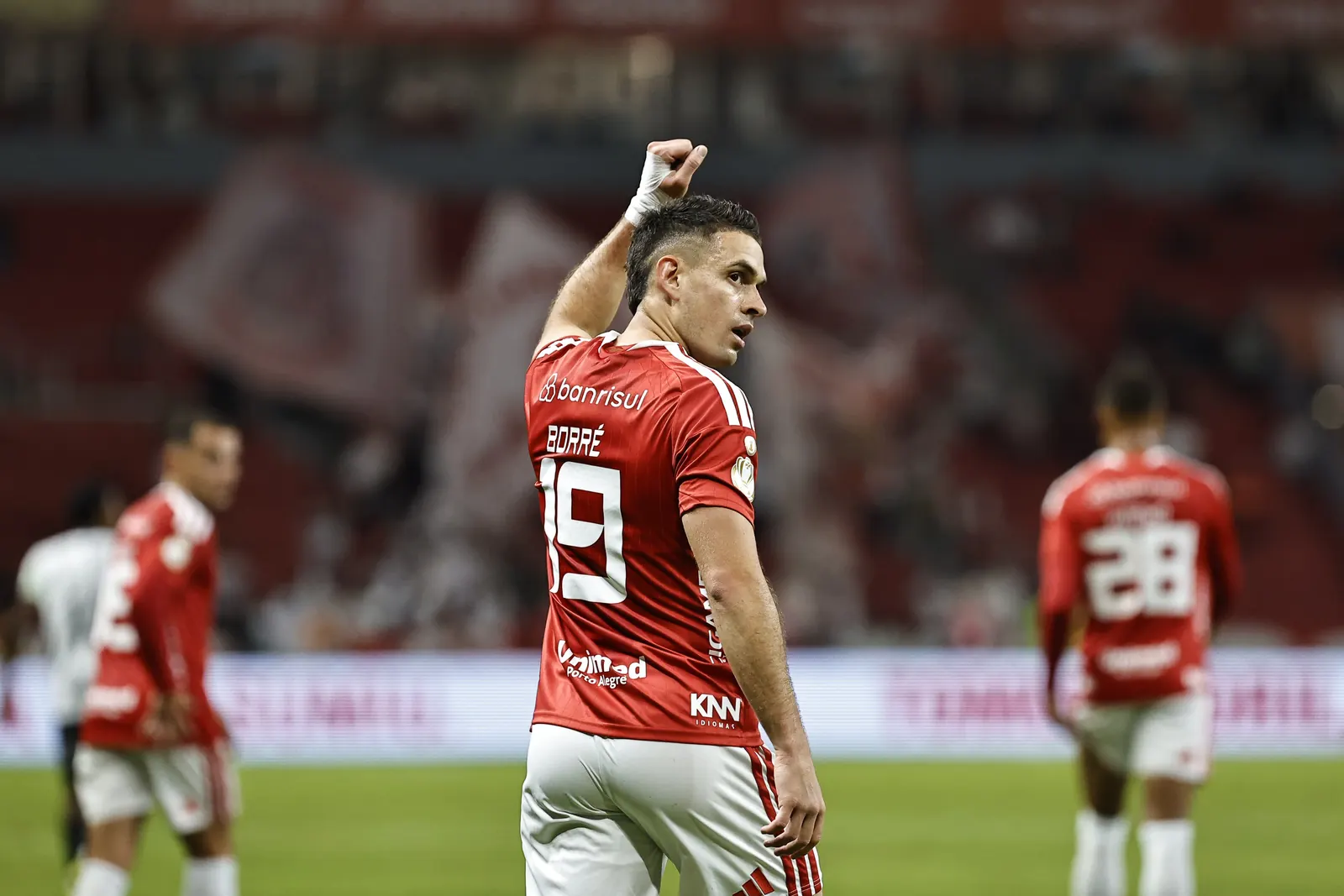 Jogadores do Internacional em treinamento no CT Parque Gigante