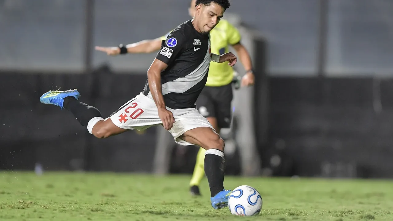 Brenner recusa proposta do Columbus Crew e segue no Vasco: atacante foca no Brasileirão
