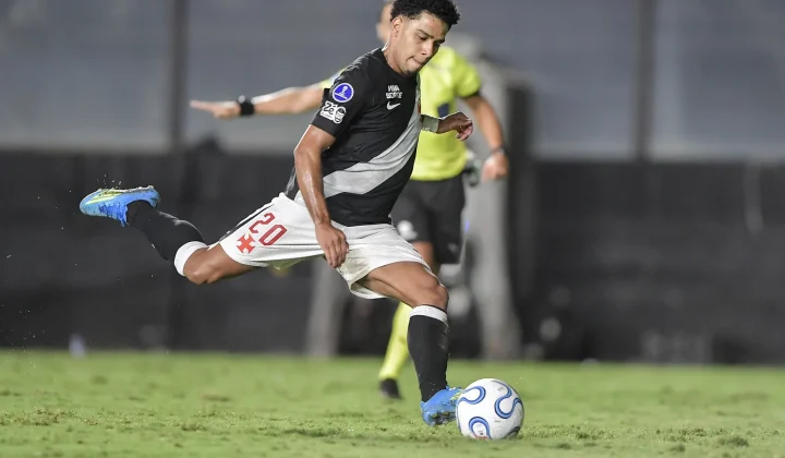 Brenner recusa proposta do Columbus Crew e segue no Vasco: atacante foca no Brasileirão